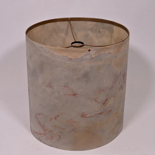 Abat -jour en ardoise et carcasse en acier revetu de poudre de bronze. Détail. Atelier Maus. Blanco L