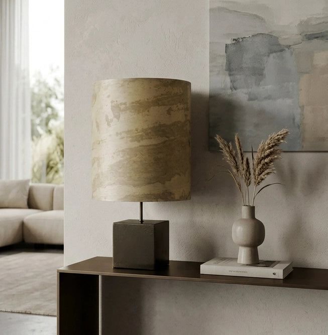 Lampe Cassini Nova en situation - éclairage d'ambiance dans un intérieur contemporain, fabrication française Taille L