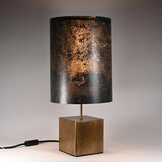 Lampe Halley Nova poudre de bronze et ardoise dans un intérieur contemporain