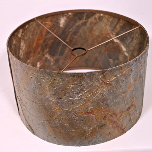 Abat-Jour en feuille de mica Burning forest . Carcasse en acier revetu de poudre de bronze. Fabrication artisanale