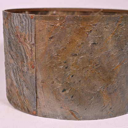 Détail  en vue arrière de l'abat-jour en feuille de mica irisé l Atelier Maus