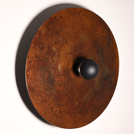 Applique murale Rovelli en acier oxydé avec finition rouille aux nuances rouge, orange et brun