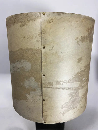 Détail de l'abat-jour en feuille d'ardoise Tan - nuances beige et brun chaud, dégradés naturels