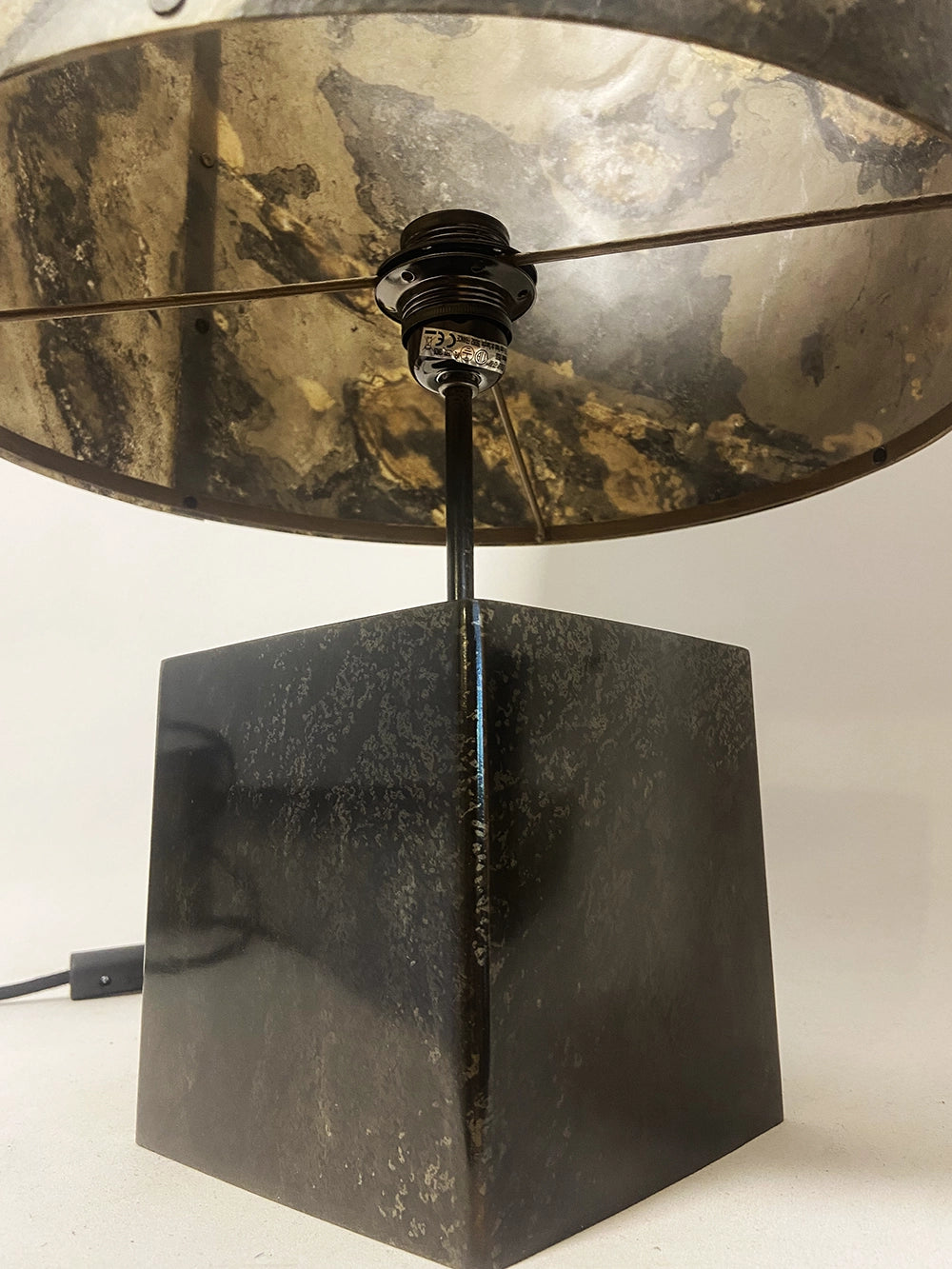 Détail de la Lampe Cassini Nova en acier et ardoise rustique | Atelier Maus