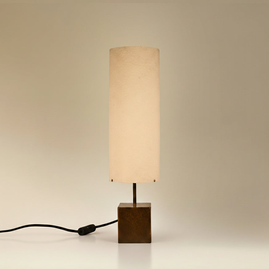 Vue d'ambiance lampe Halley Halo - finition cuivre vernis brillant et abat-jour mica