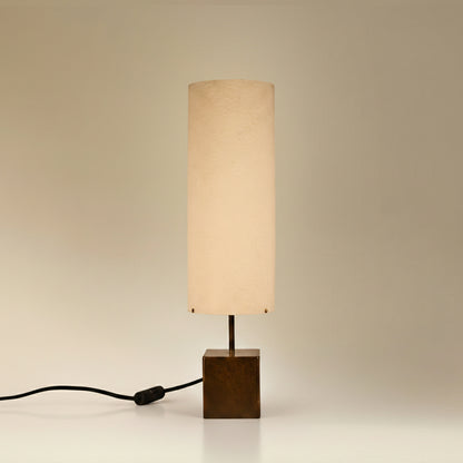 Vue d'ambiance lampe Halley Halo - finition cuivre vernis brillant et abat-jour mica