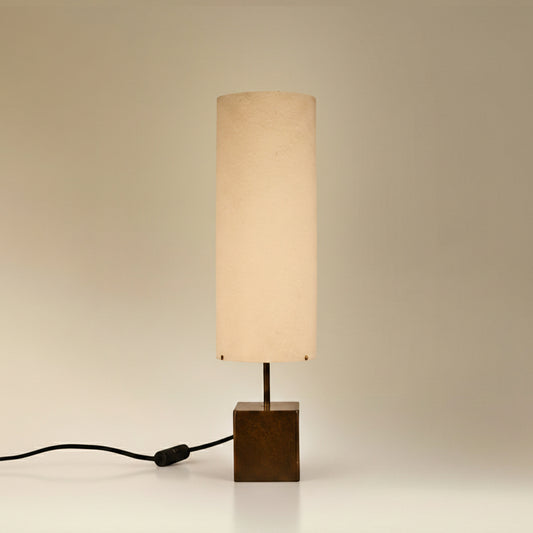 Vue d'ambiance lampe Halley Halo - finition cuivre vernis brillant et abat-jour mica