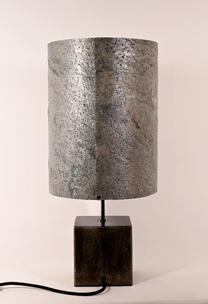 vue arriere de la lampe halley noire et mica argenté