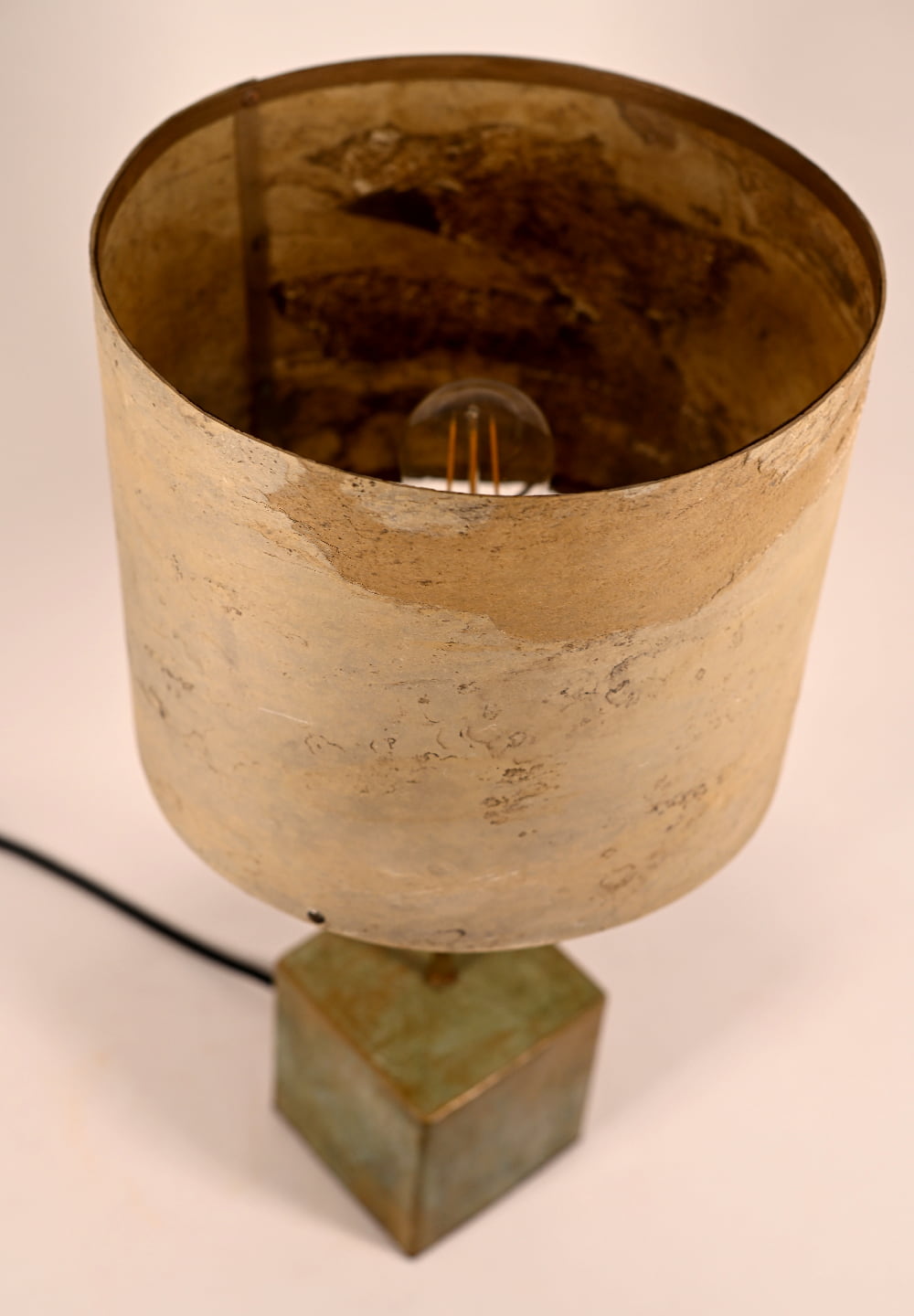 Abat-jour de l'atelier Maus en feuille d'ardoise . Fabrication française . Taille M