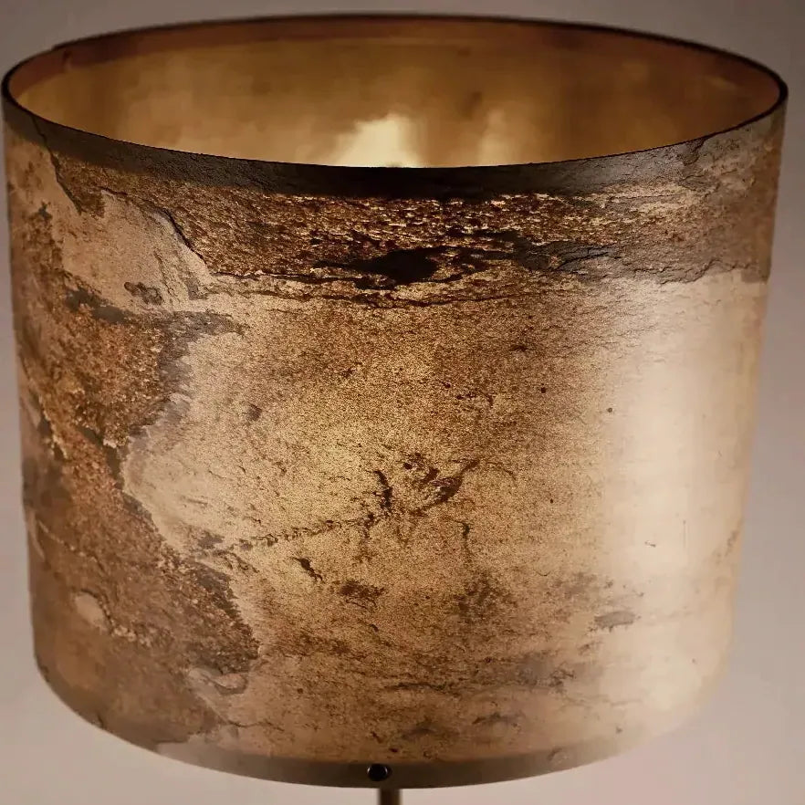 Abat-jour en feuille d'ardoise Tan . Pièce unique de créateur de l'atelier Maus. Fabrication française artisanale