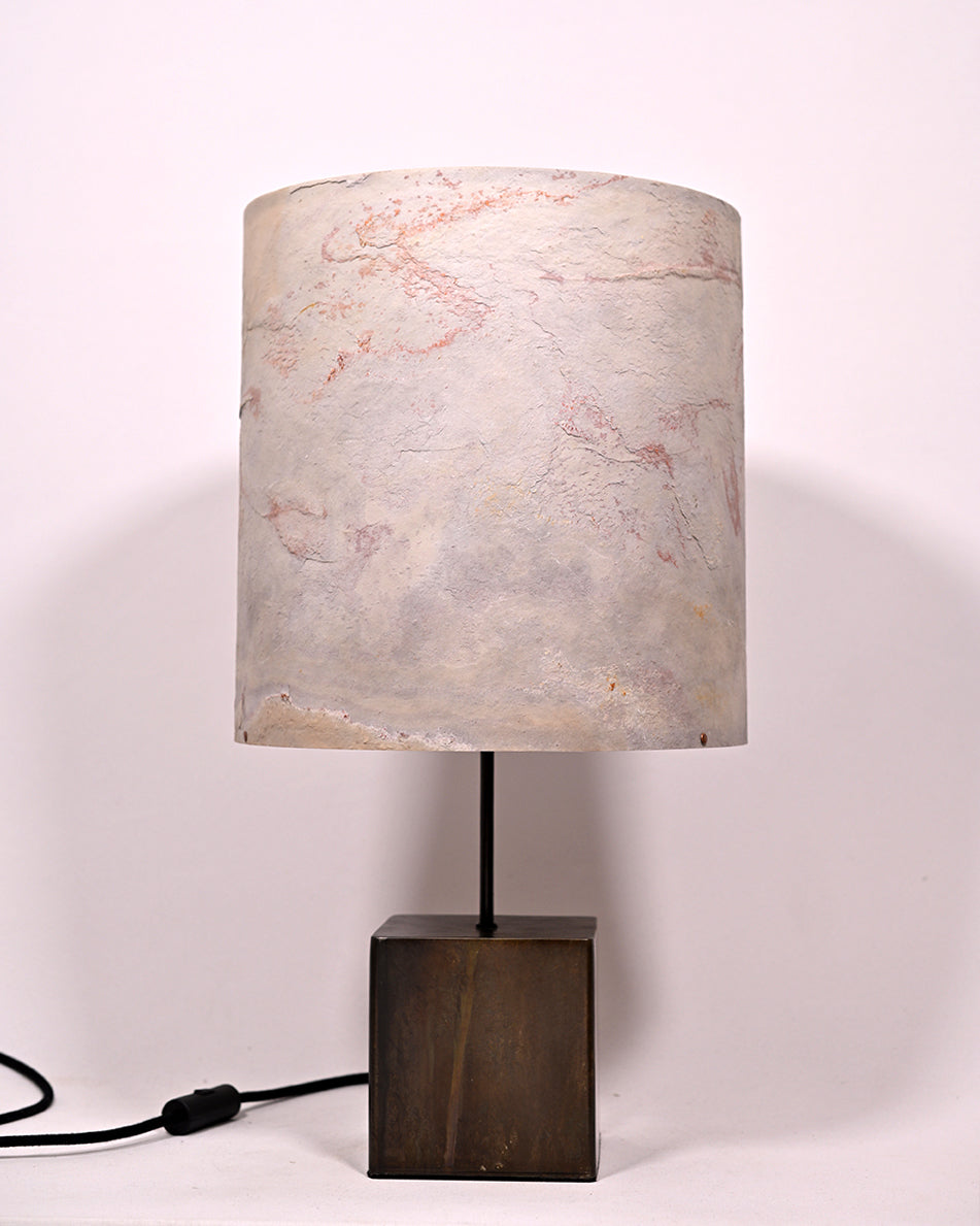 Lampe en acier patiné et feuille de pierre ardoise. Atelier Maus