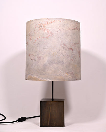 Lampe en acier patiné et feuille de pierre ardoise. Atelier Maus