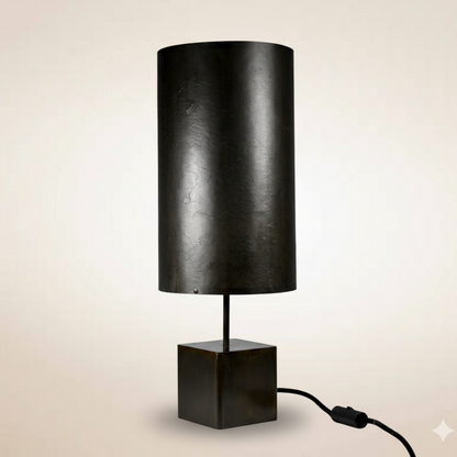 Lampe à poser Halley Aura avec cube en acier patiné noir brun et abat-jour en feuille d'ardoise gris anthracite, hauteur 57 cm