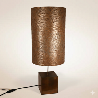 Lampe à poser Halley Aura avec piètement en acier cuivré et abat-jour en feuille de mica cuivré, hauteur 59 cm