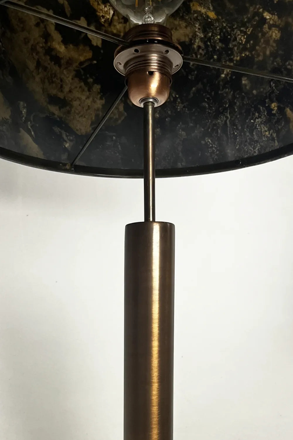 Intérieur de l’abat-jour en ardoise rustique avec douille E27, lampe Rosalynd Atelier Maus