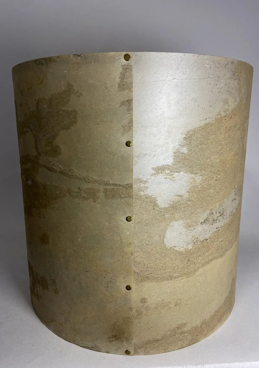 Détail de la texture de l'ardoise Tan - dégradés naturels de beige et brun chaud, fabrication artisanale française Taille L