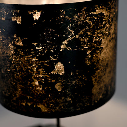 Vue rapprochée de l'abat-jour en feuille d'ardoise naturelle aux nuances grises et noires