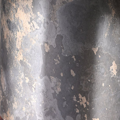 Vue rapprochée d'une feuille d'ardoise rustique l Atelier Maus