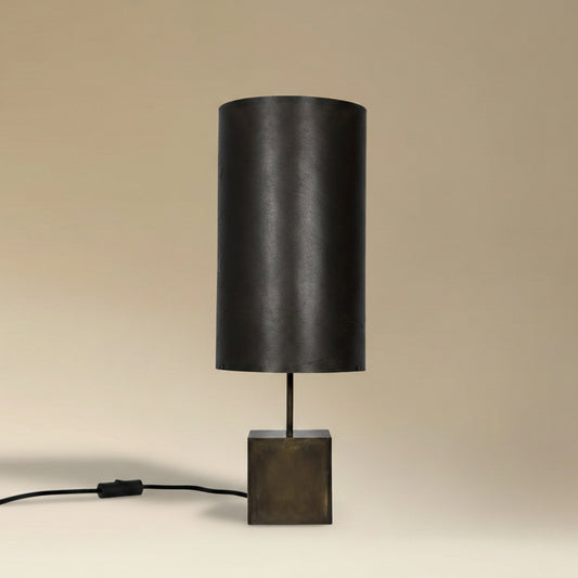 Lampe à poser Halley Aura avec cube en acier patiné noir brun et abat-jour en feuille d'ardoise gris anthracite, hauteur 57 cm