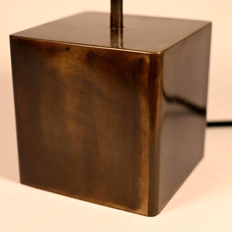 Détail du piètement de la lampe Képler Halo