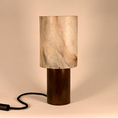 Vue d'ensemble de la lampe à poser Wilkins 37 cm, acier rouille et pierre de lune naturelle