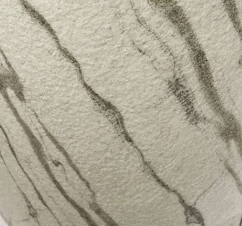 Abat-jour en marbre Statuario de l'atelier Maus. 