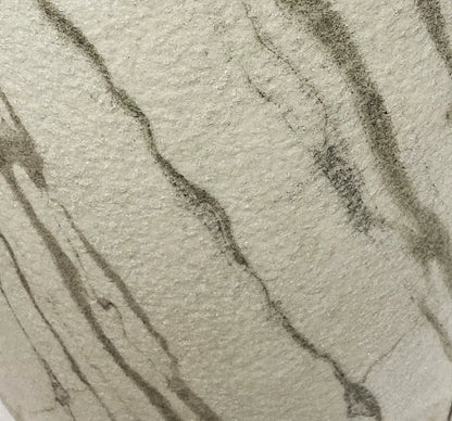 Abat-jour en marbre Statuario de l'atelier Maus. 