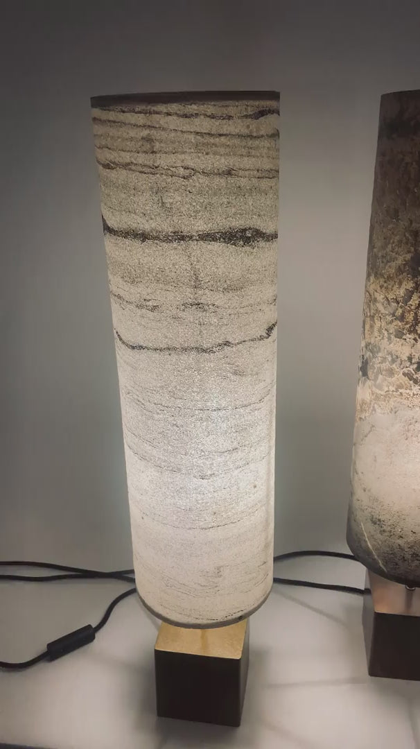 Lampes en acier et feuille de pierre modèle Halley de l'atelier Maus. Ardoise, marbre et mica.