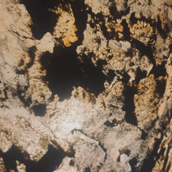 Video de la lampe en acier cuivré et abat-jour en feuille d'ardoise rustique Halley Nova de l'atelier Maus