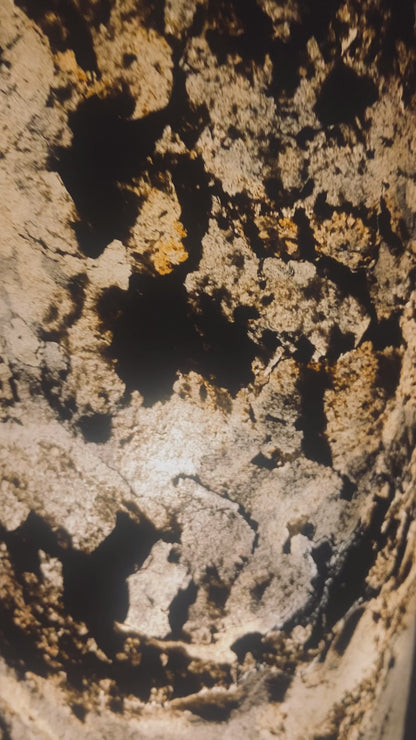 Video de la lampe en acier cuivré et abat-jour en feuille d'ardoise rustique Halley Nova de l'atelier Maus