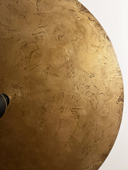 Détail de l'applique en acier poudre de laiton patinée Rovelli éteinte - pièce unique de l'atelier Maus