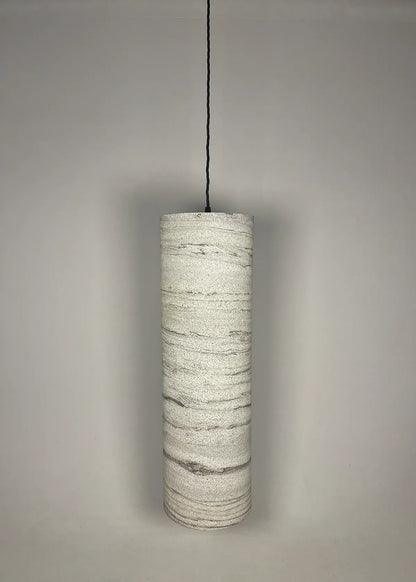Suspension en marbre statuaire Swan éteinte,  wabi-sabi. atelier Maus